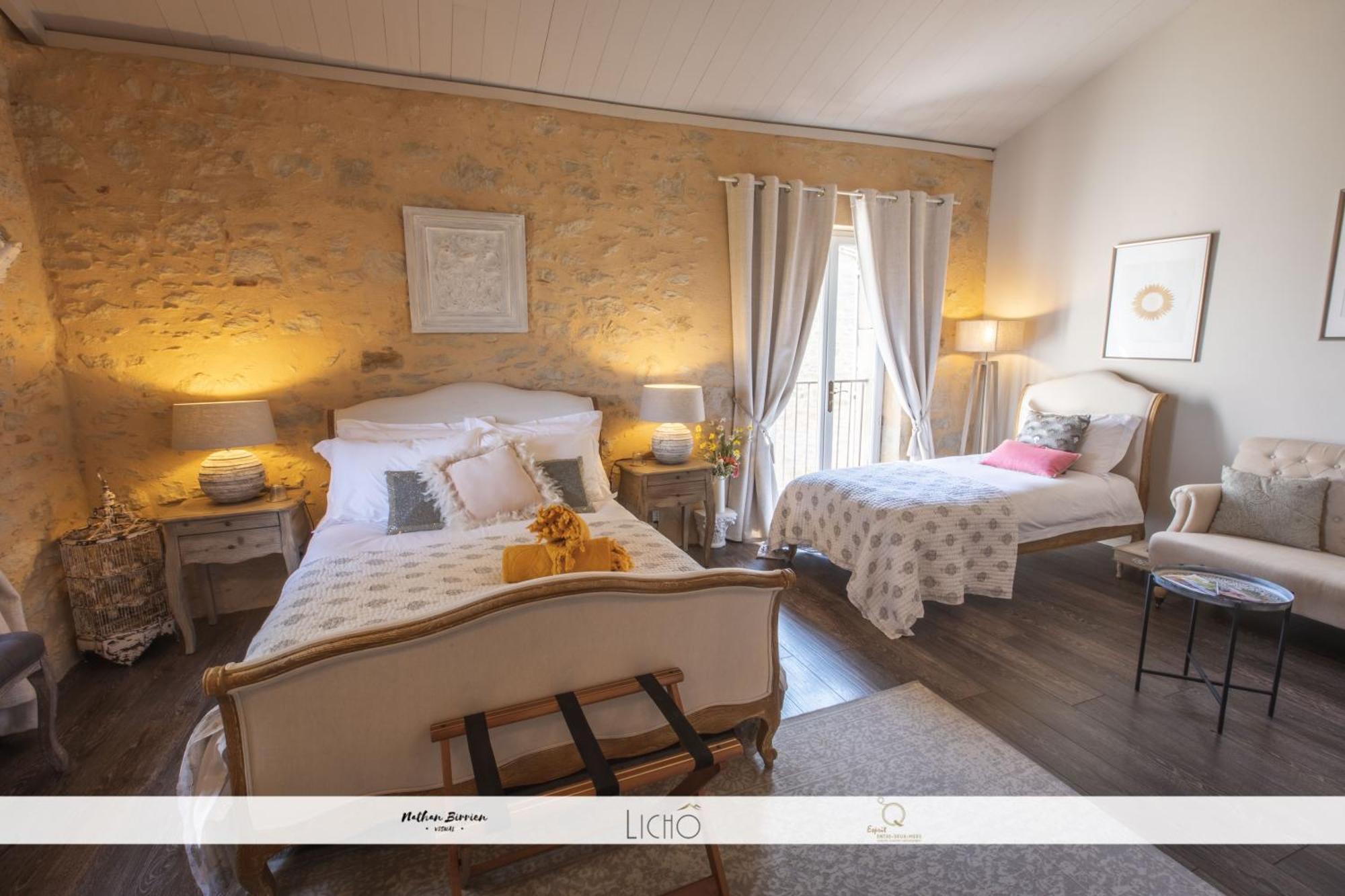Maison Des Quatre Saisons Les Esseintes Room photo